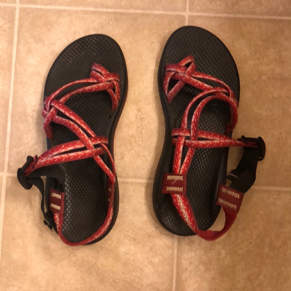 Red chacos